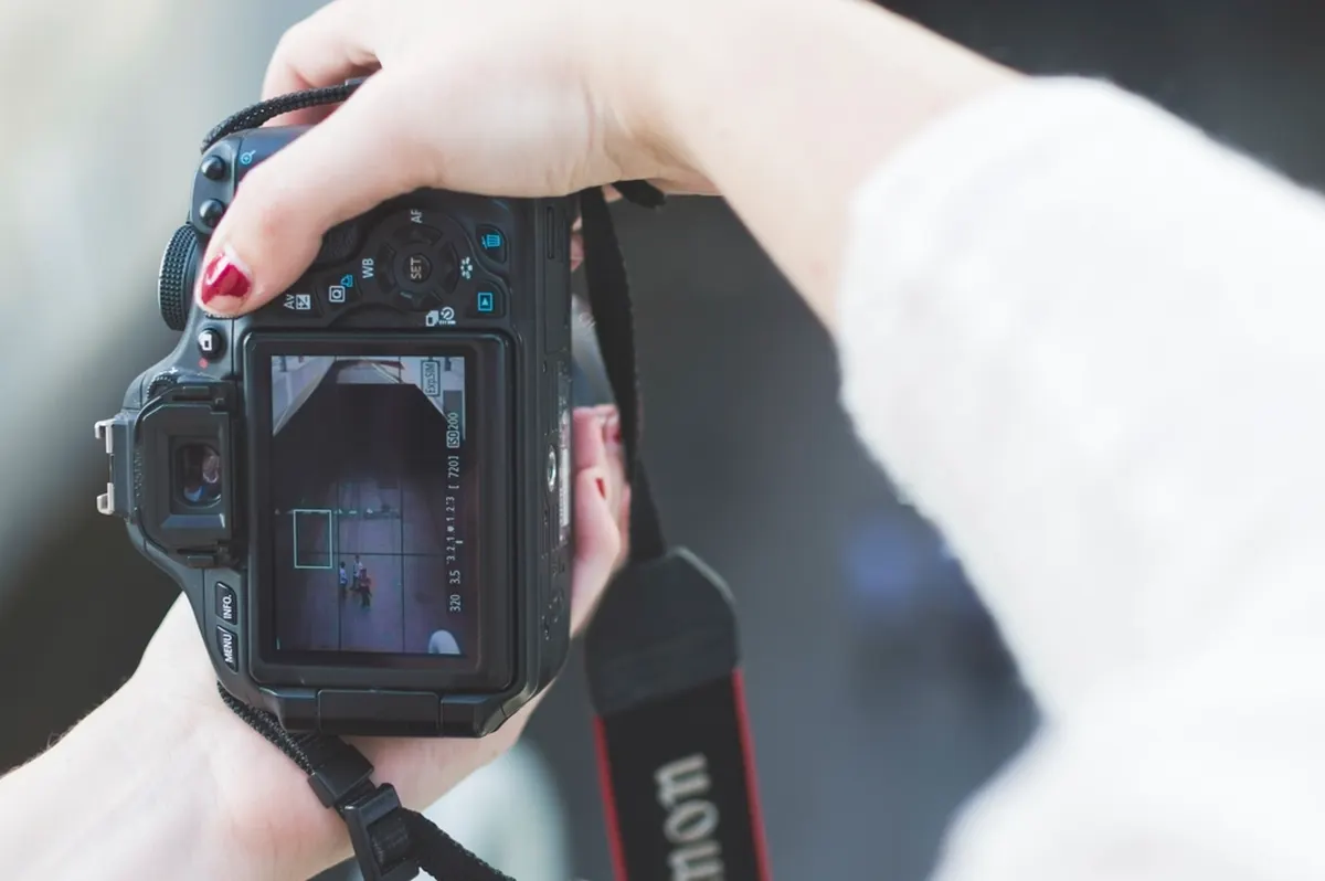 hands holding a camera