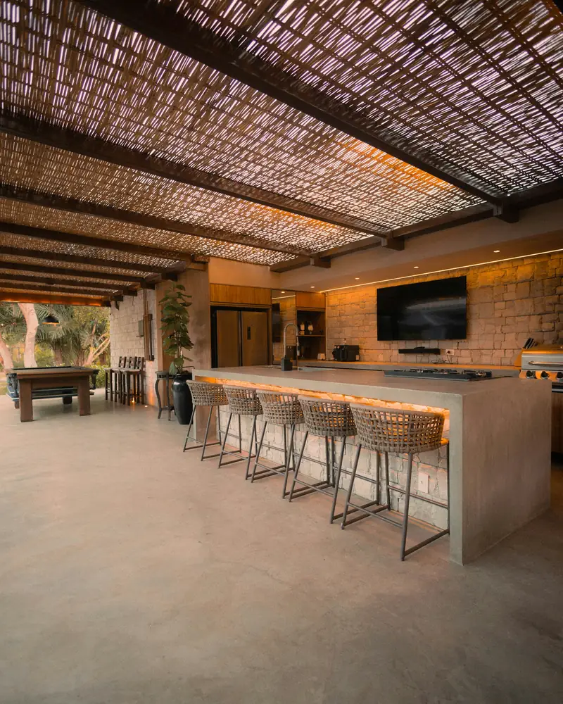 Lounge bar under woven shade, Naples