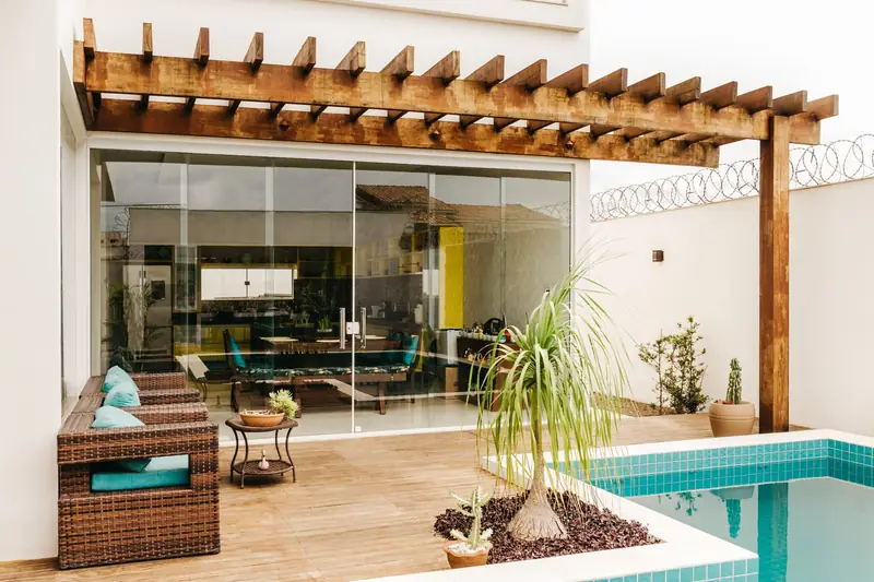 Poolside pergola, Estero